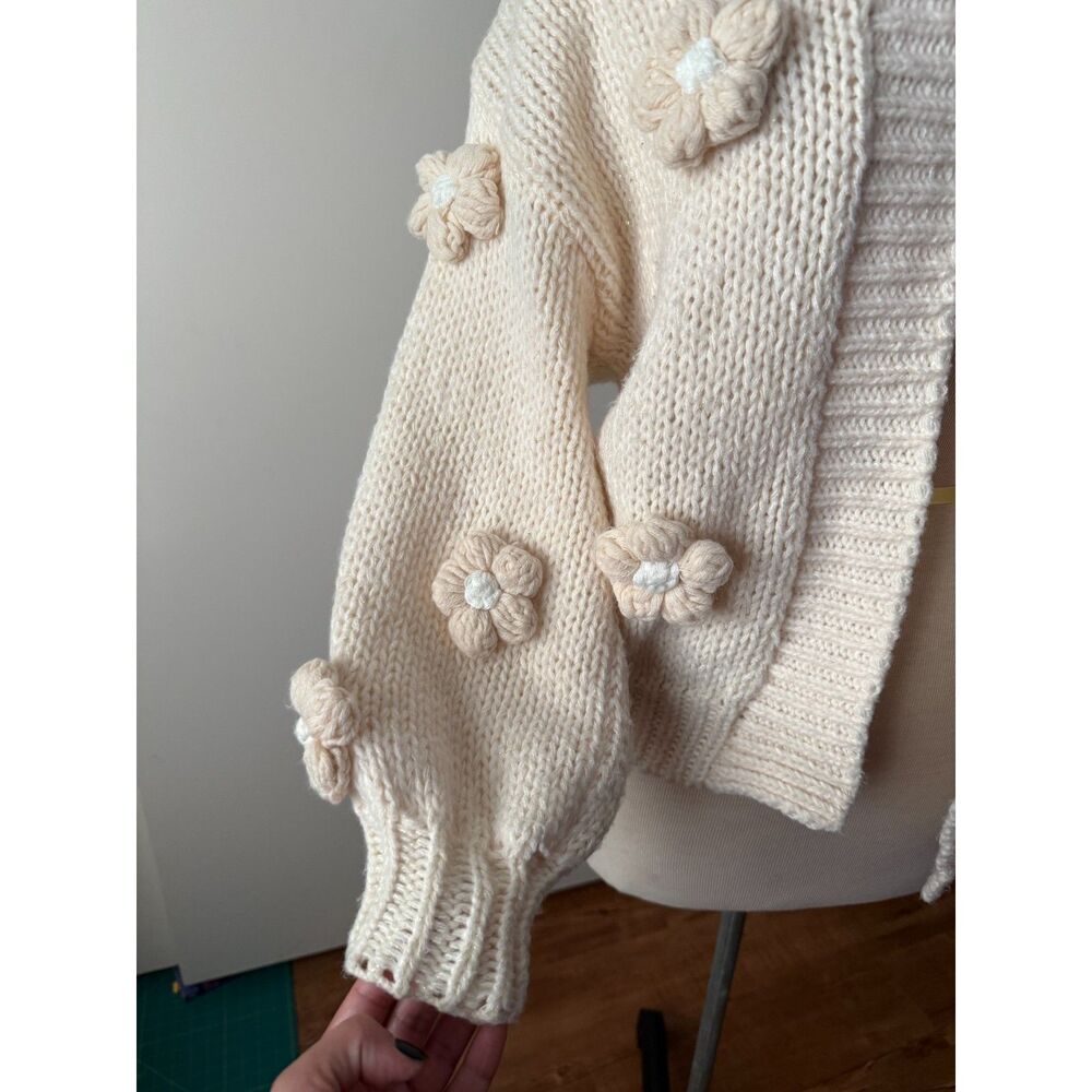 Anthropologie Chunky 3D floral knit Cardigan - Picture 3 of 7